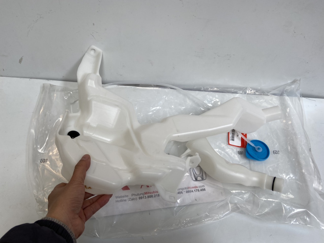 Bình nước rửa kính xe Honda CRV 2020